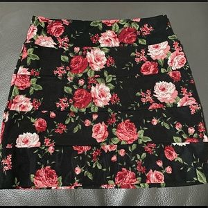 🛍️SOLD🛍️ Vintage Lovely Day Floral 🌺 Mini Skirt Sz S